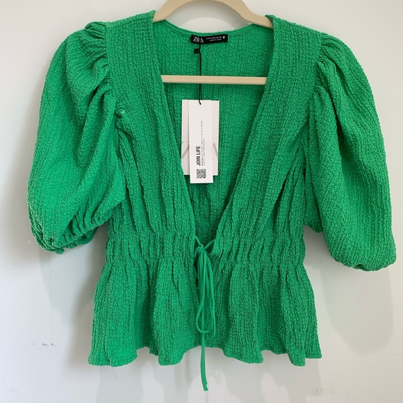 Zara Tops Nwt Zara Green Ruffle Blouse With Balloon Sleeves Size
